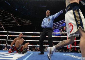 Terungkap! Teofimo Lopez Nyaris Mati di Ring saat Lawan Kambosos