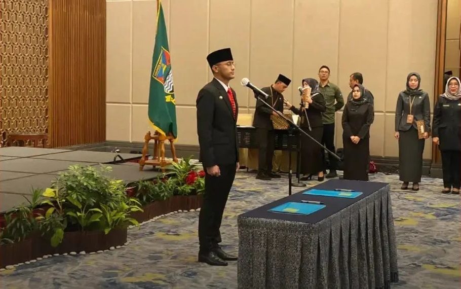 Ketua dan Anggota DPRD Kab Bandung Barat Turut hadir dalam Pelantikan Ade Zakir menjadi Sekda.