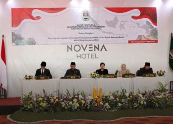 DPRD Bandung Barat sampaikan Rekomendasi LKPJ 2022 yang di sambut baik oleh Bupati Bandung Barat.